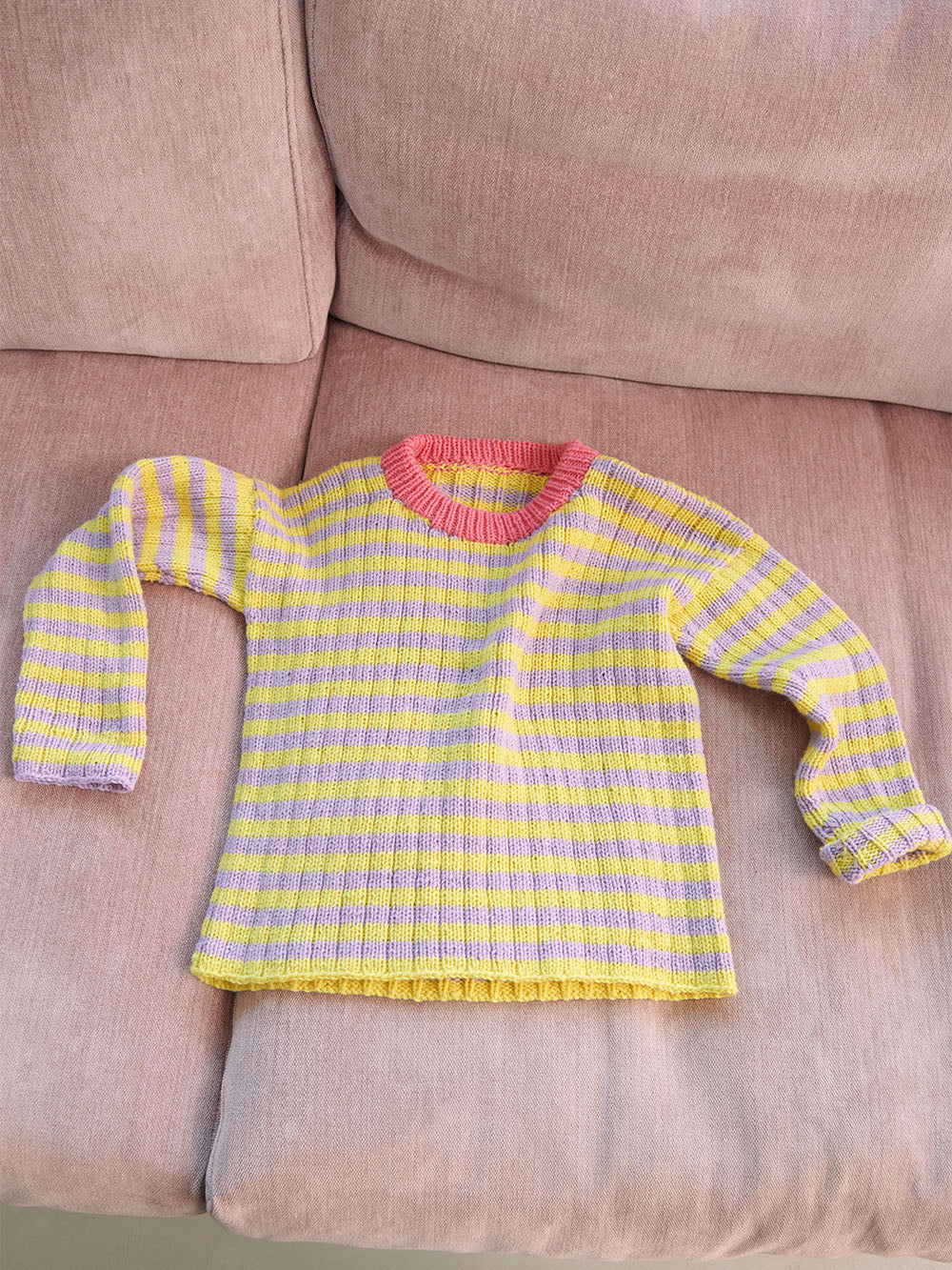 Sandnes opskrift: Enkeltopskrift / Mykt til Barn 2401 / Nr, 2 SEDRICK SWEATER JUNIOR