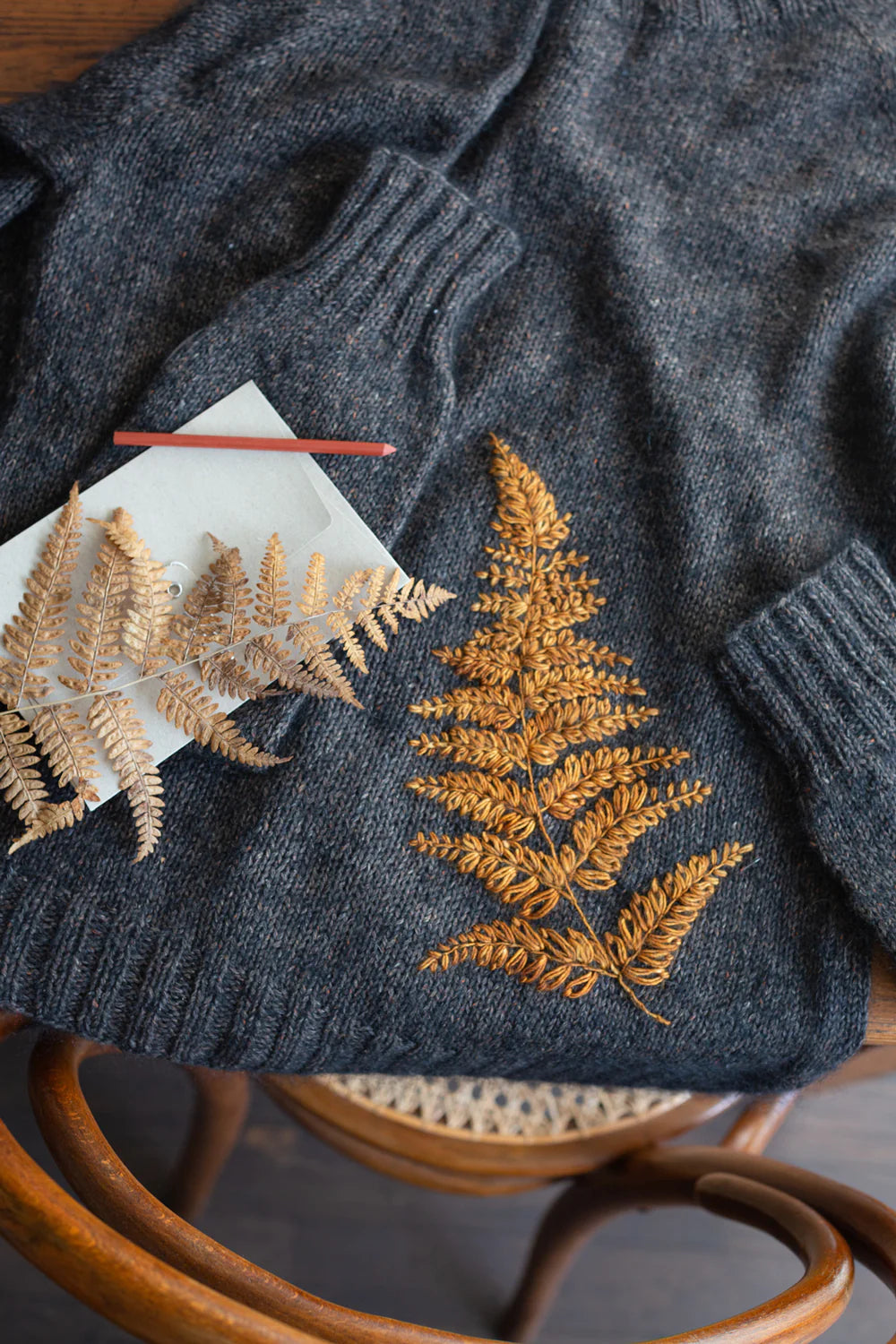 Embroidery on knits - Judit Gummlich