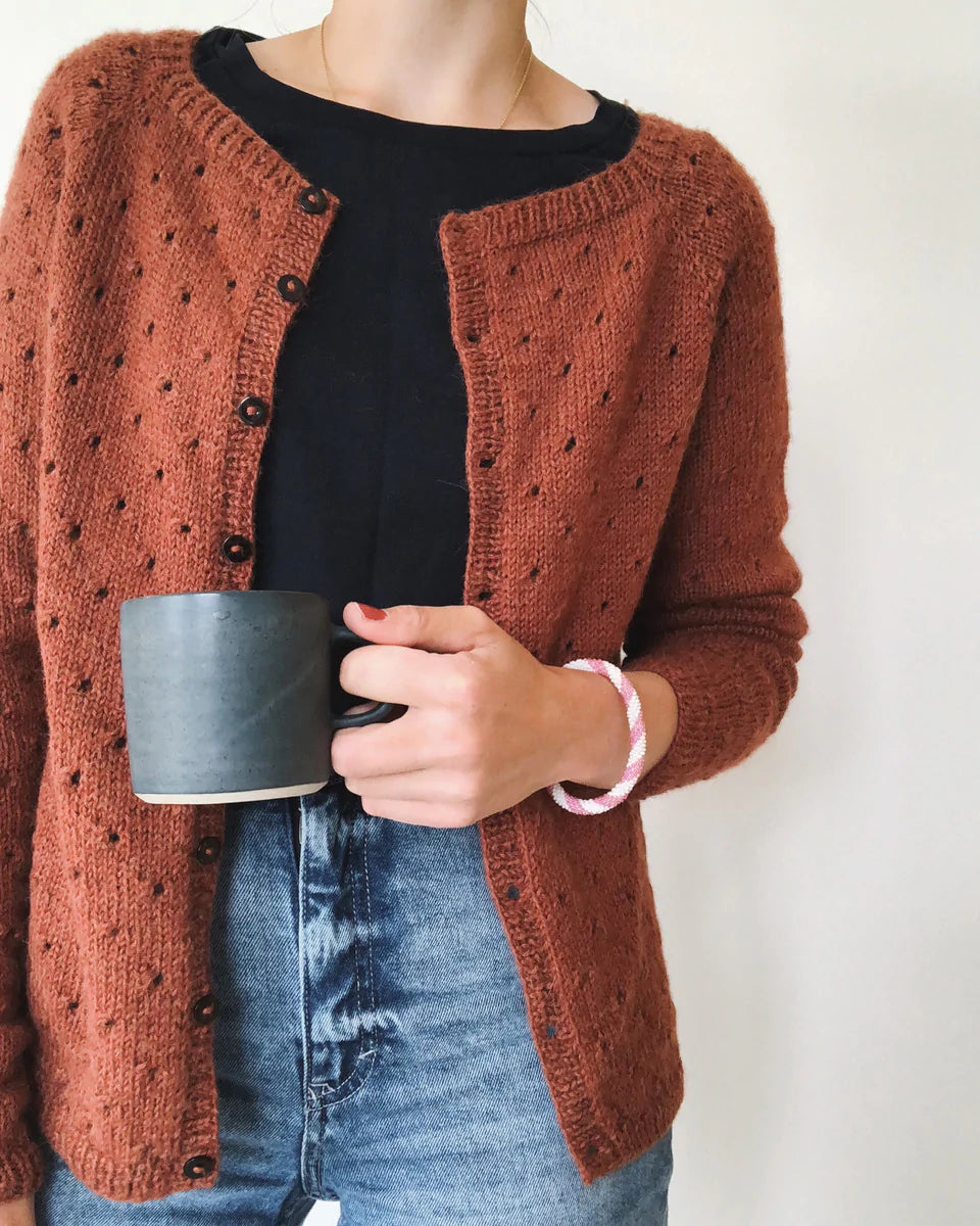 PetiteKnit opskrift - Annas Cardigan My size, papirudgave