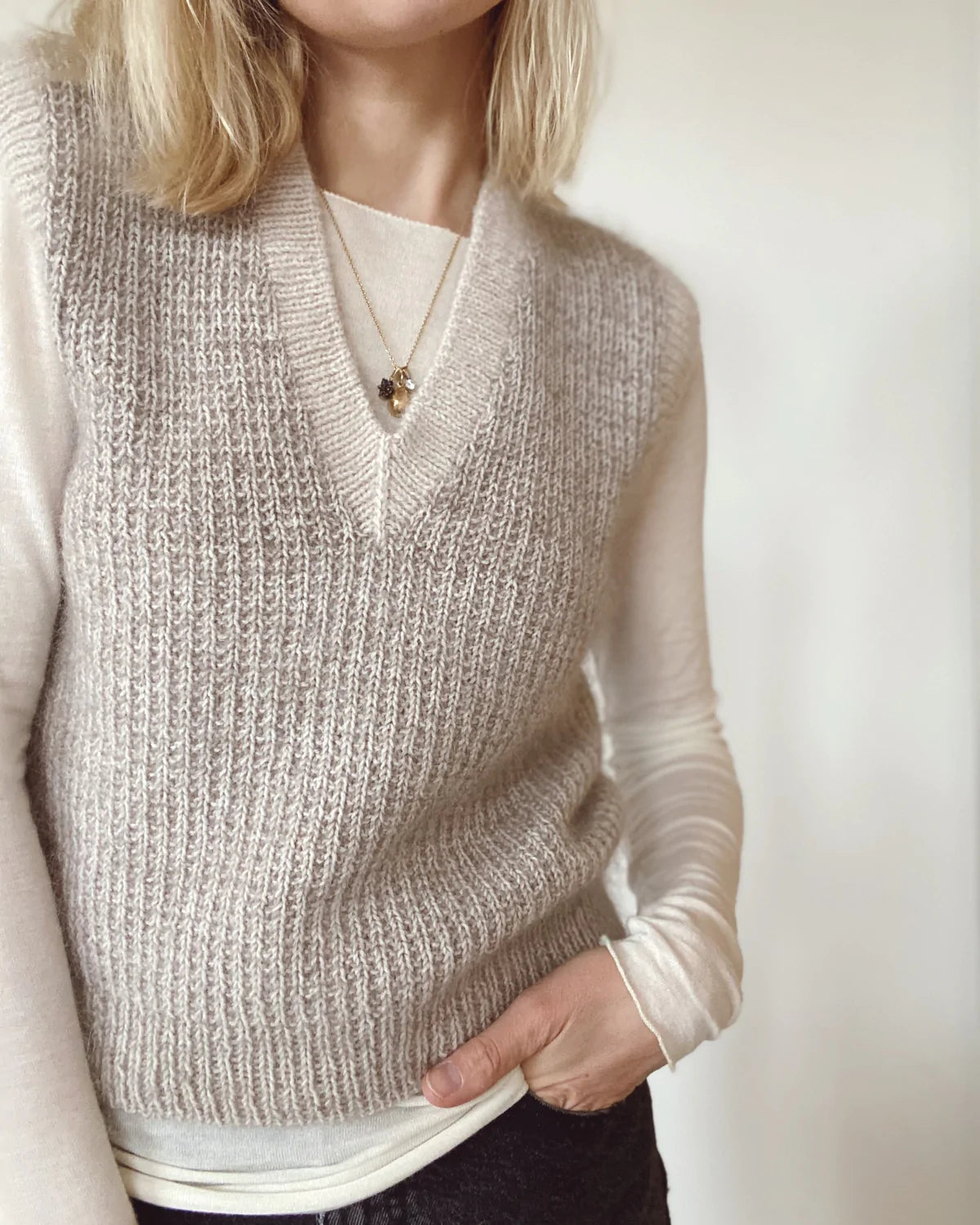 PetiteKnit opskrift - Friday Slipover V-neck, papirudgave