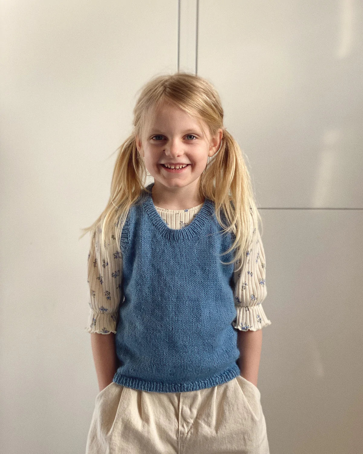 PetiteKnit opskrift - Stockholm Slipover Mini, papirudgave