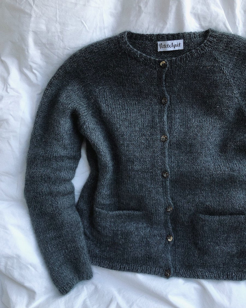 PetiteKnit opskrift - Copenhagen Cardigan, papirudgave