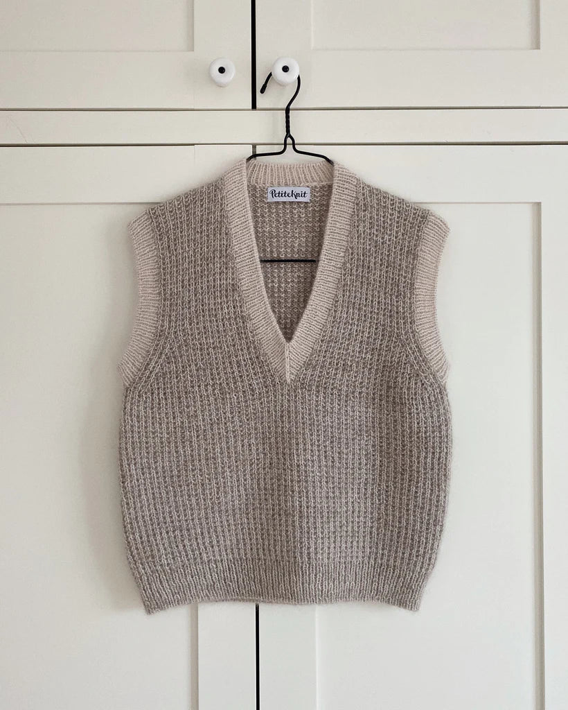 PetiteKnit opskrift - Friday Slipover V-neck, papirudgave