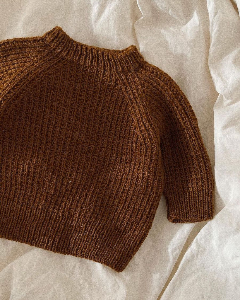 PetiteKnit opskrift - Friday Sweater Baby, papirudgave