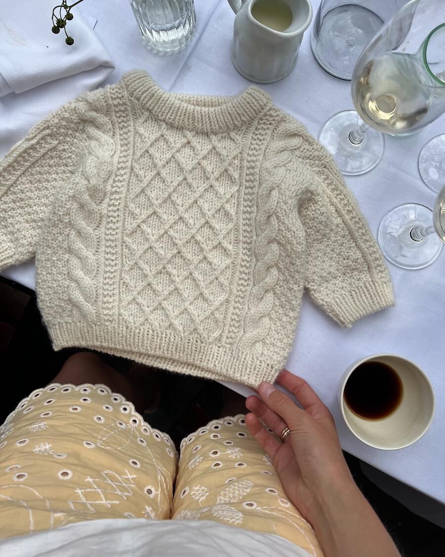 PetiteKnit opskrift - Moby Sweater Baby, papirudgave