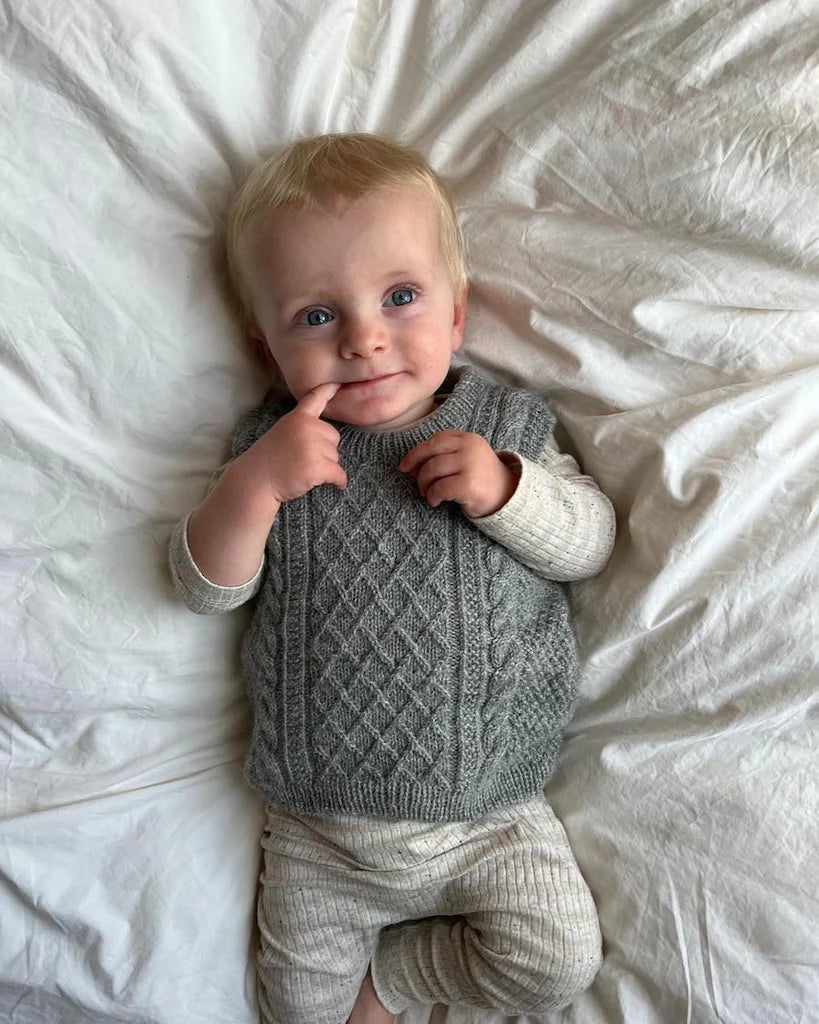 PetiteKnit opskrift - Moby Slipover Baby
