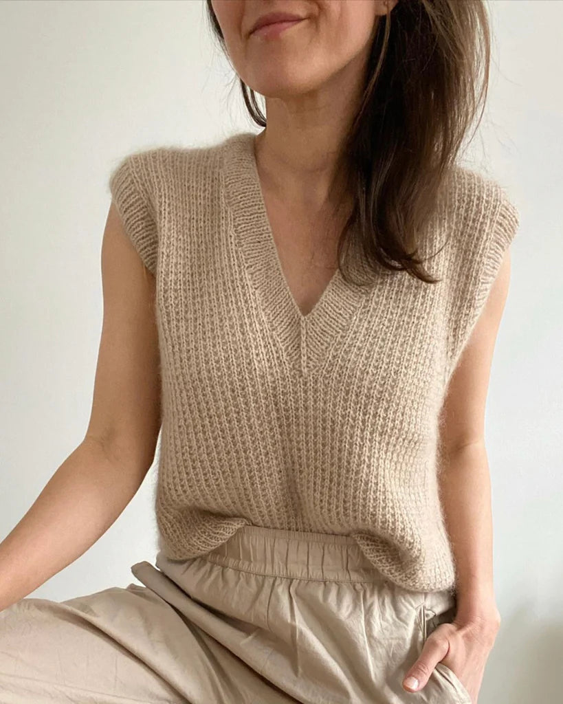 PetiteKnit opskrift - Friday Slipover V-neck, papirudgave