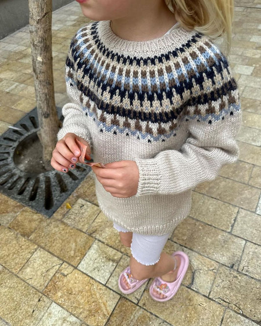 PetiteKnit opskrift — Celeste sweater Junior, papirversion