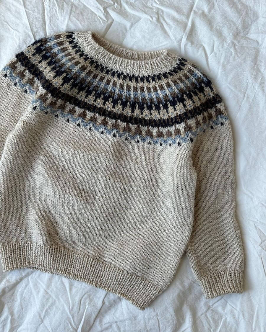 PetiteKnit opskrift — Celeste sweater Junior, papirversion