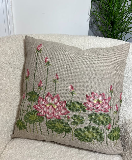 Pink lotus flowers pude - Pomp Stitch