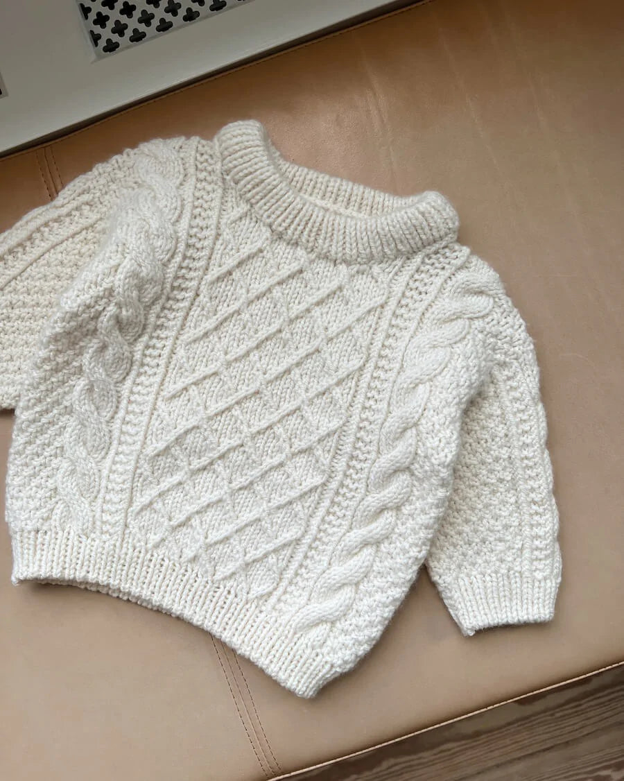 PetiteKnit opskrift - Moby Sweater Baby, papirudgave
