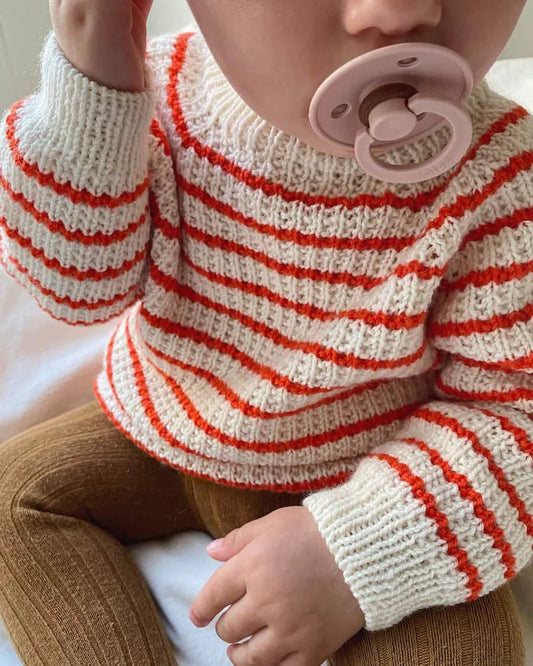 PetiteKnit opskrift - Friday Sweater Baby, papirudgave
